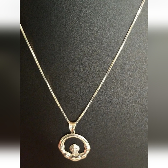 Vintage 925 Sterling Silver Claddagh Necklace Designer IBB Pendant on Box Chain - Picture 7 of 7